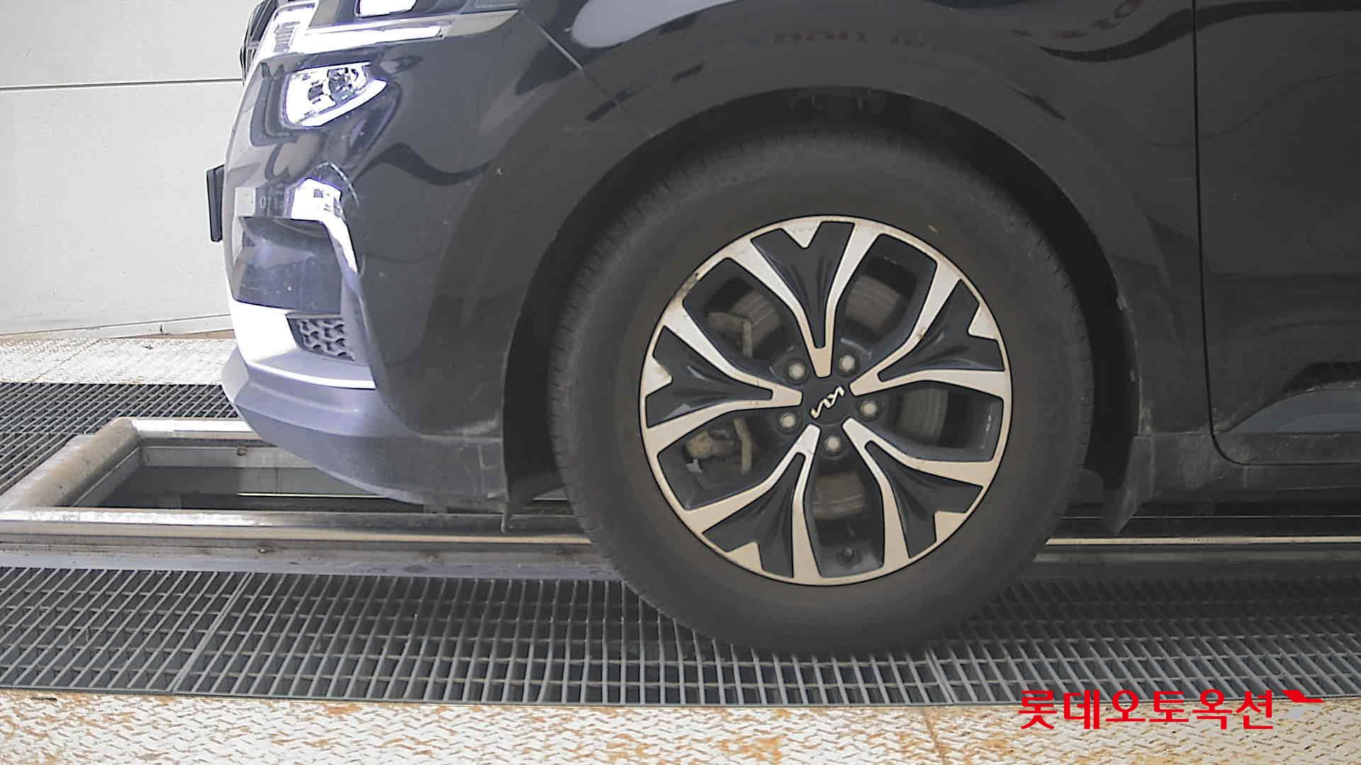 2023 - kia carnival