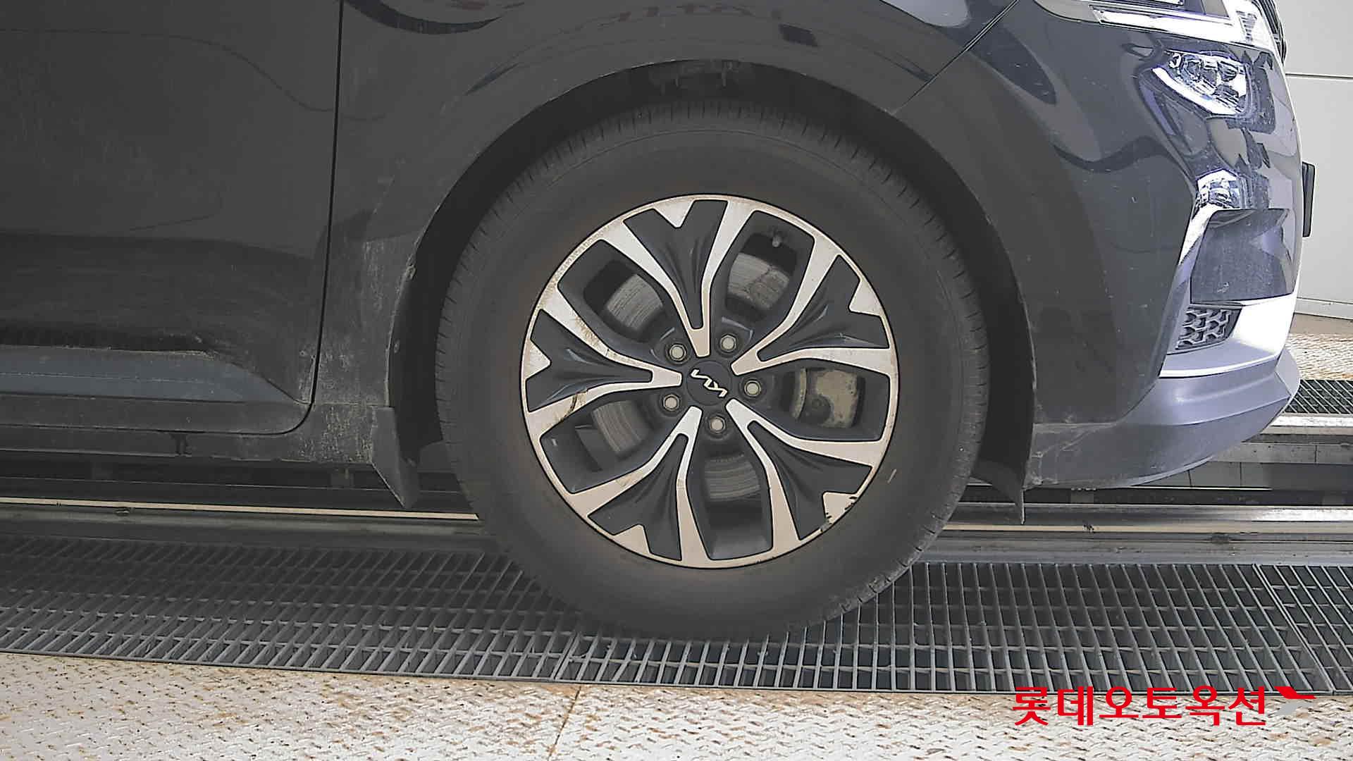 2023 - kia carnival
