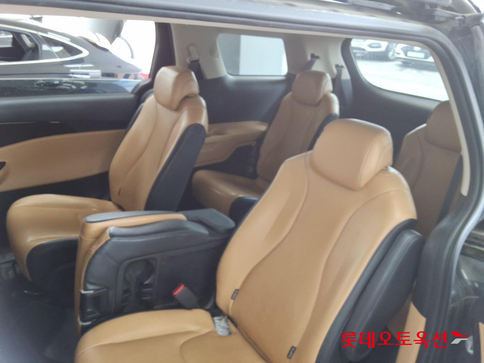2023 - kia carnival