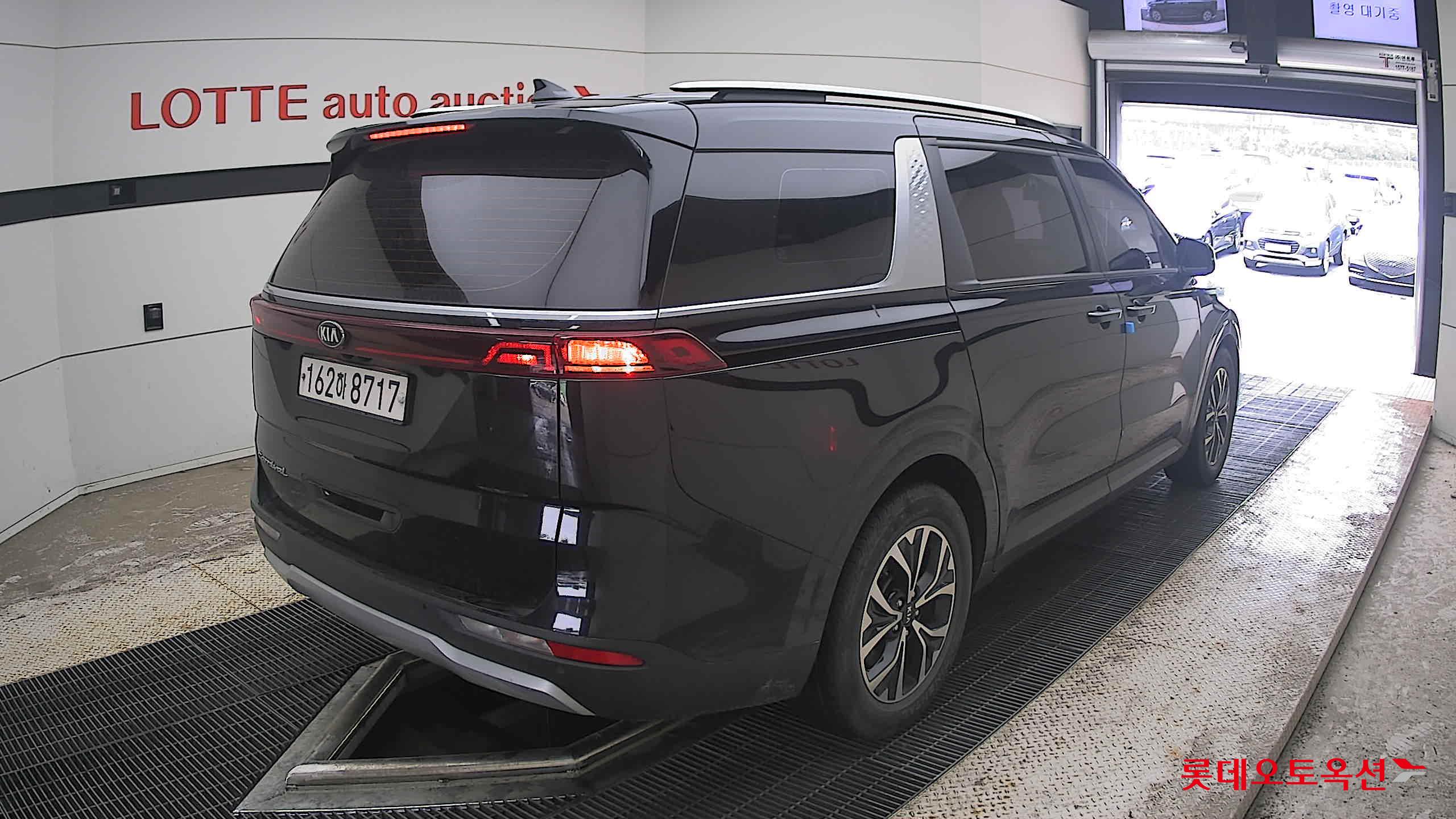 2021 - kia carnival
