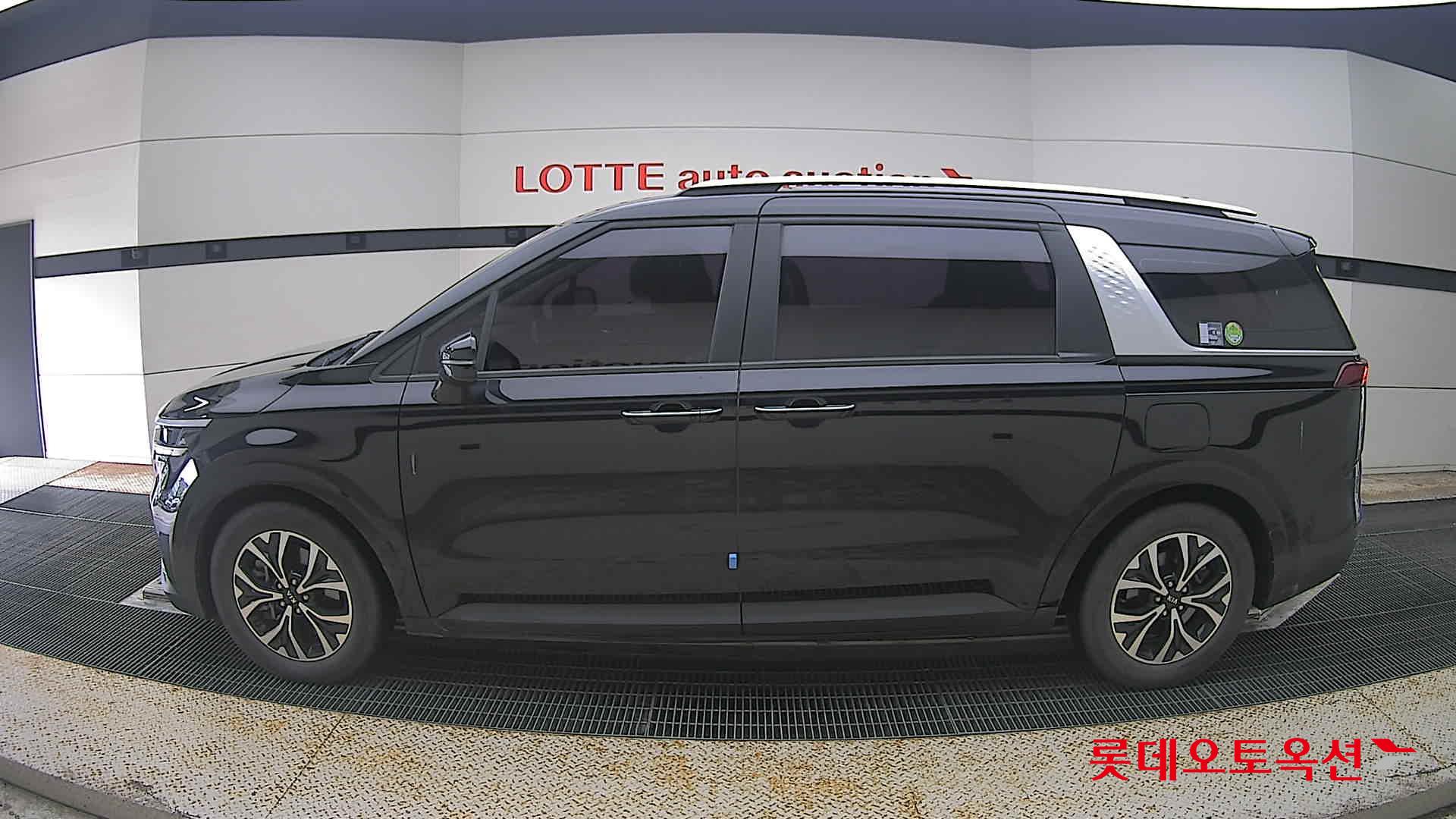 2021 - kia carnival