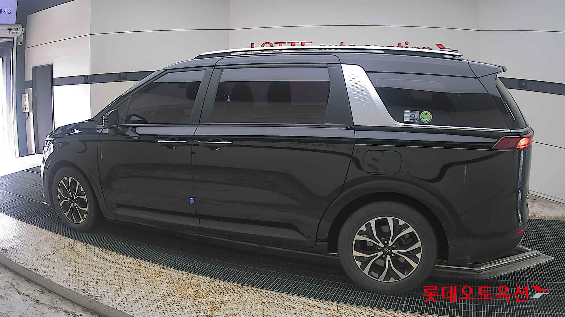 2021 - kia carnival