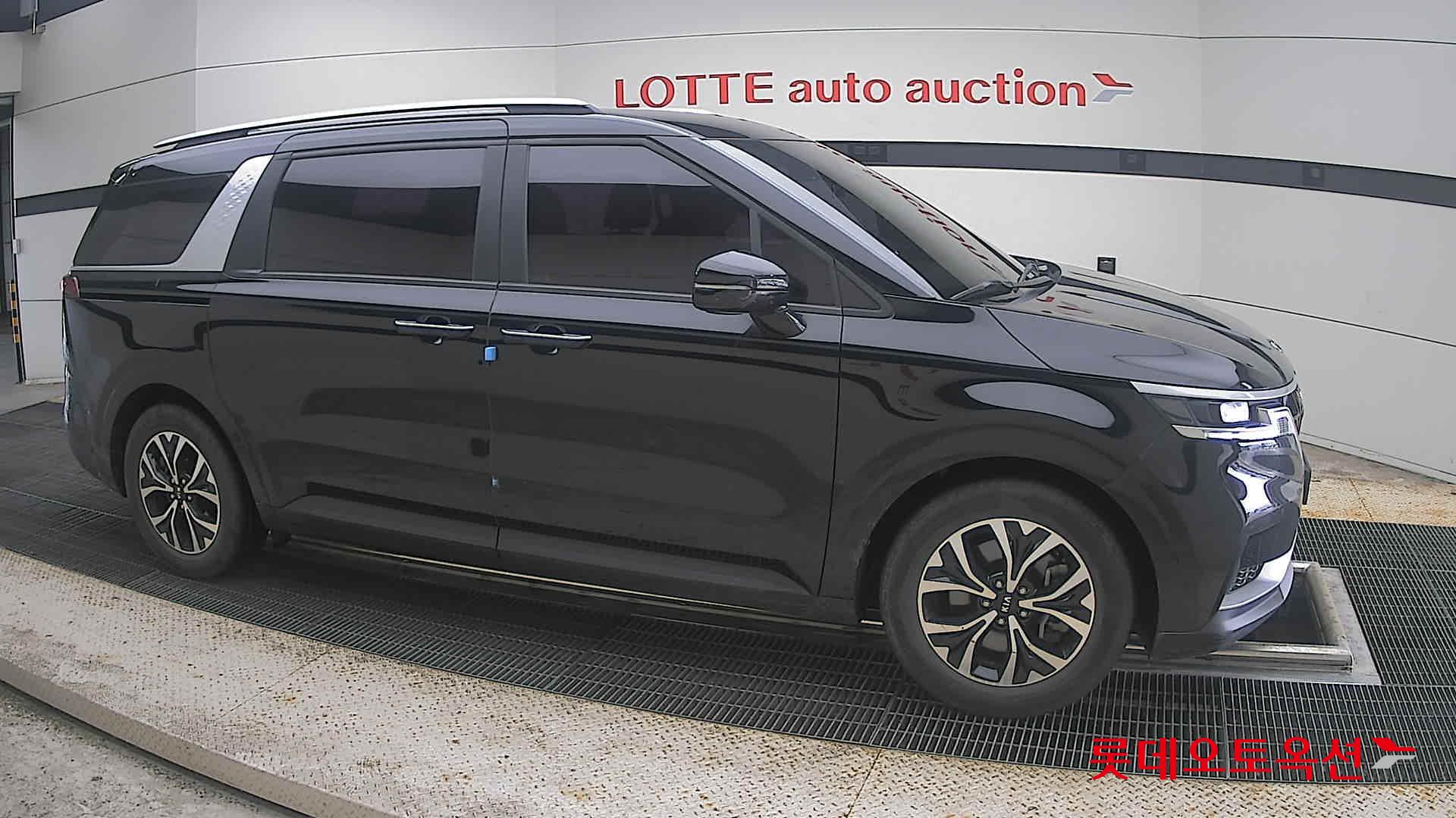 2021 - kia carnival