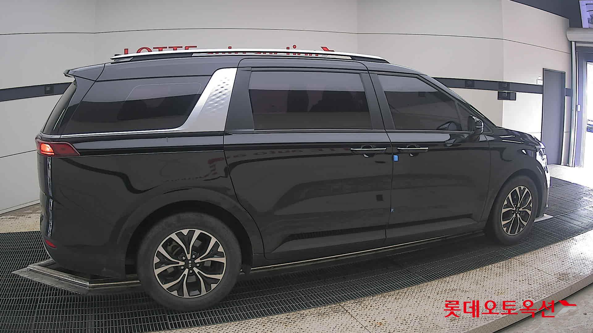 2021 - kia carnival