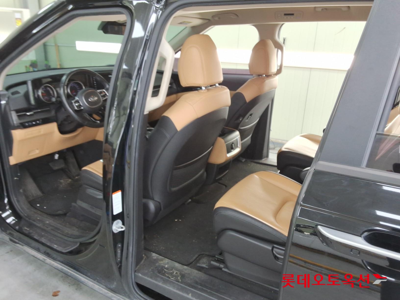 2021 - kia carnival