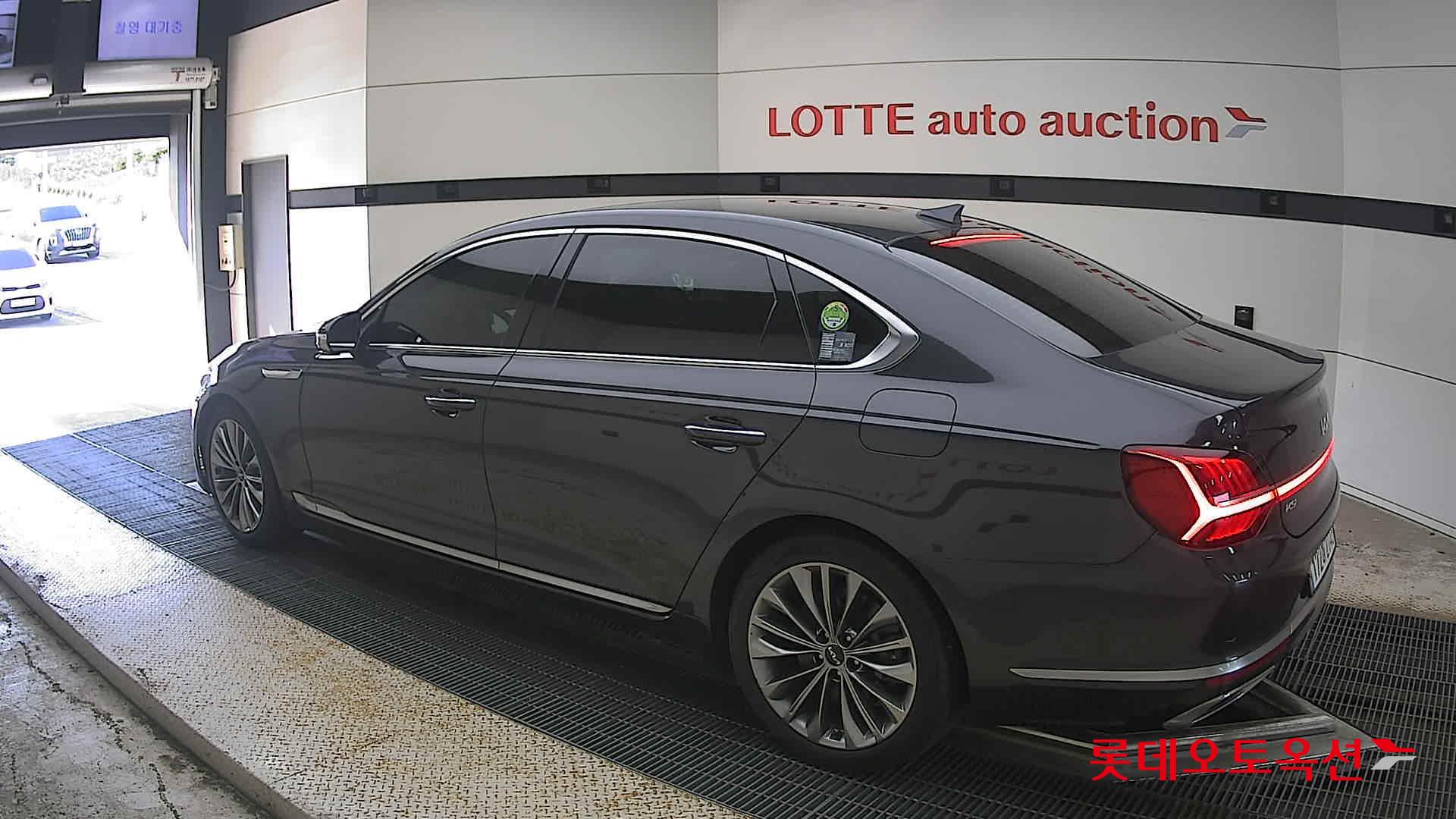 2022 - kia k9