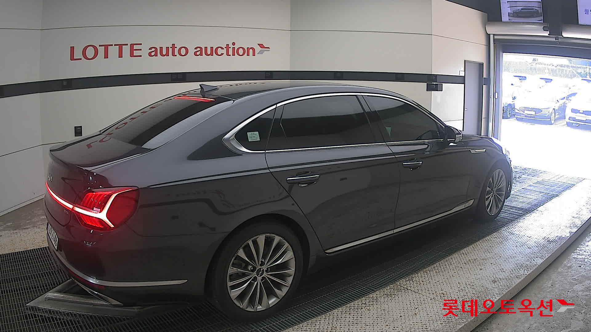 2022 - kia k9