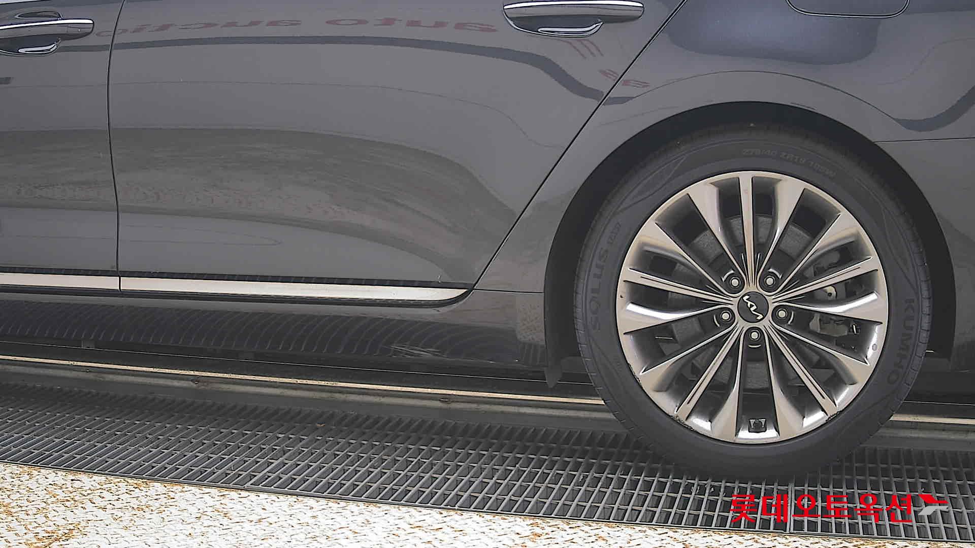 2022 - kia k9