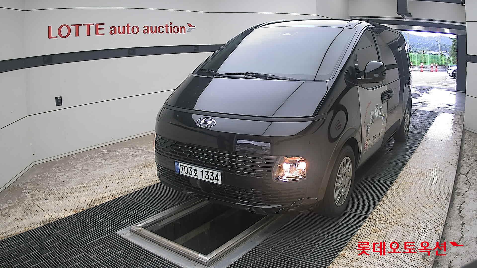 2023 - hyundai staria