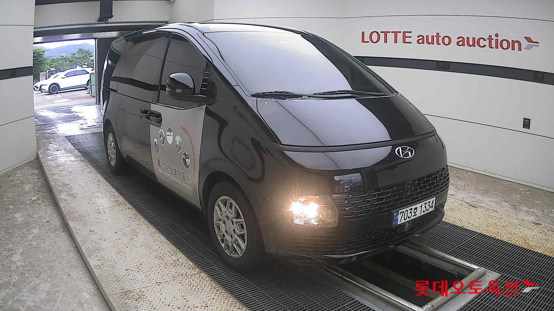 2023 - hyundai staria