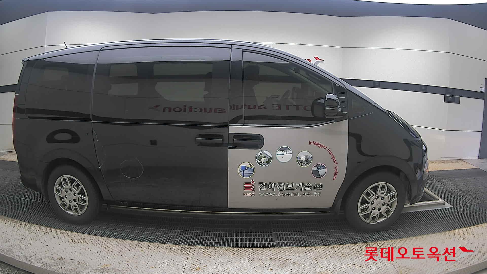 2023 - hyundai staria