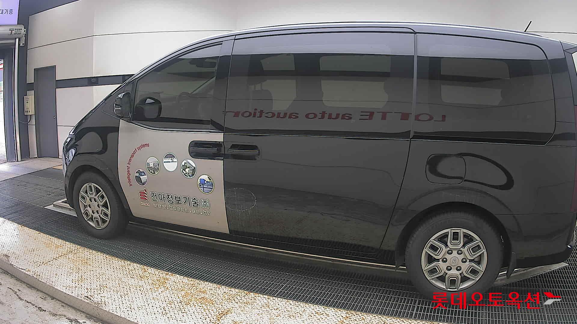 2023 - hyundai staria