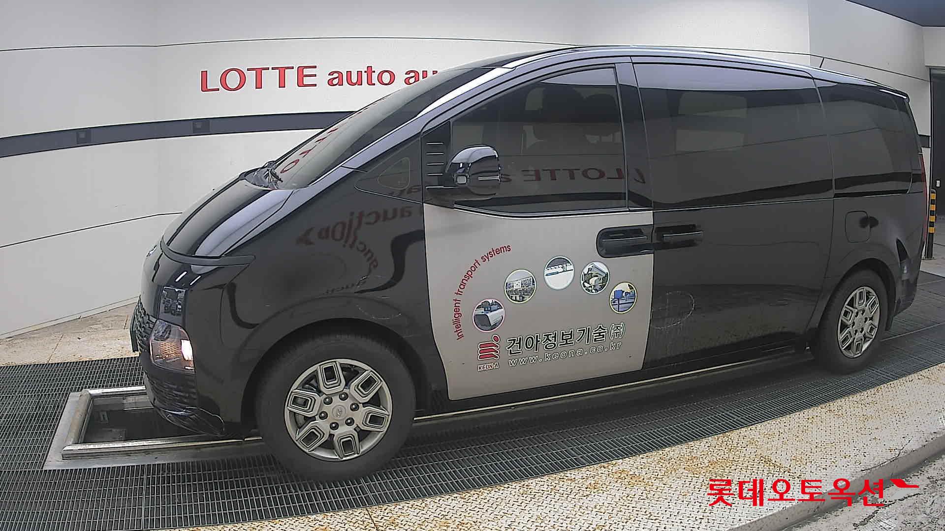 2023 - hyundai staria