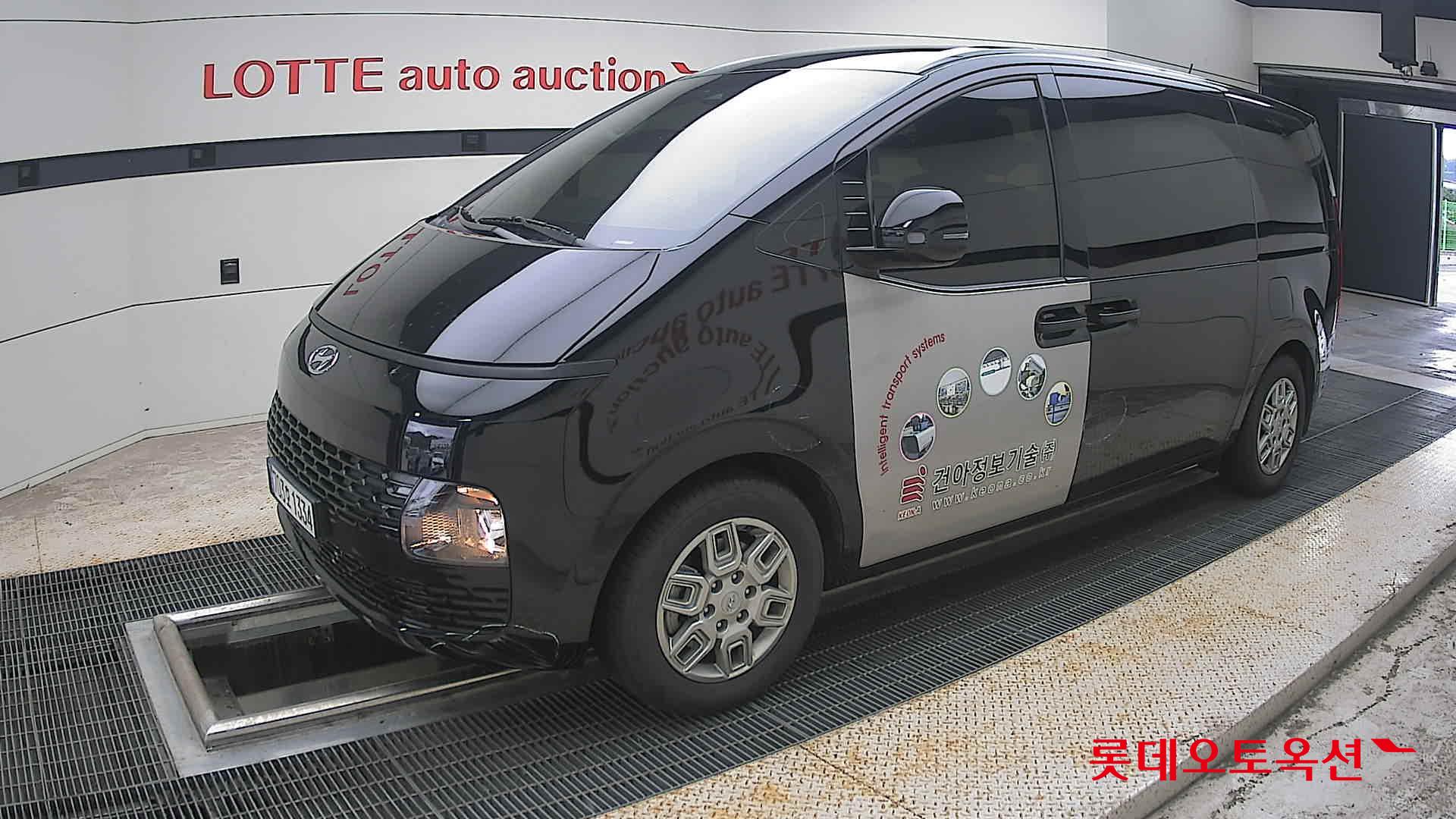 2023 - hyundai staria