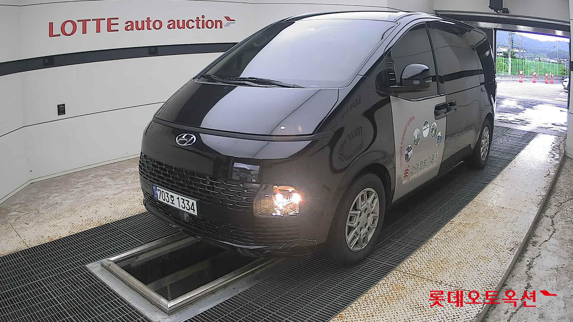 2023 - hyundai staria