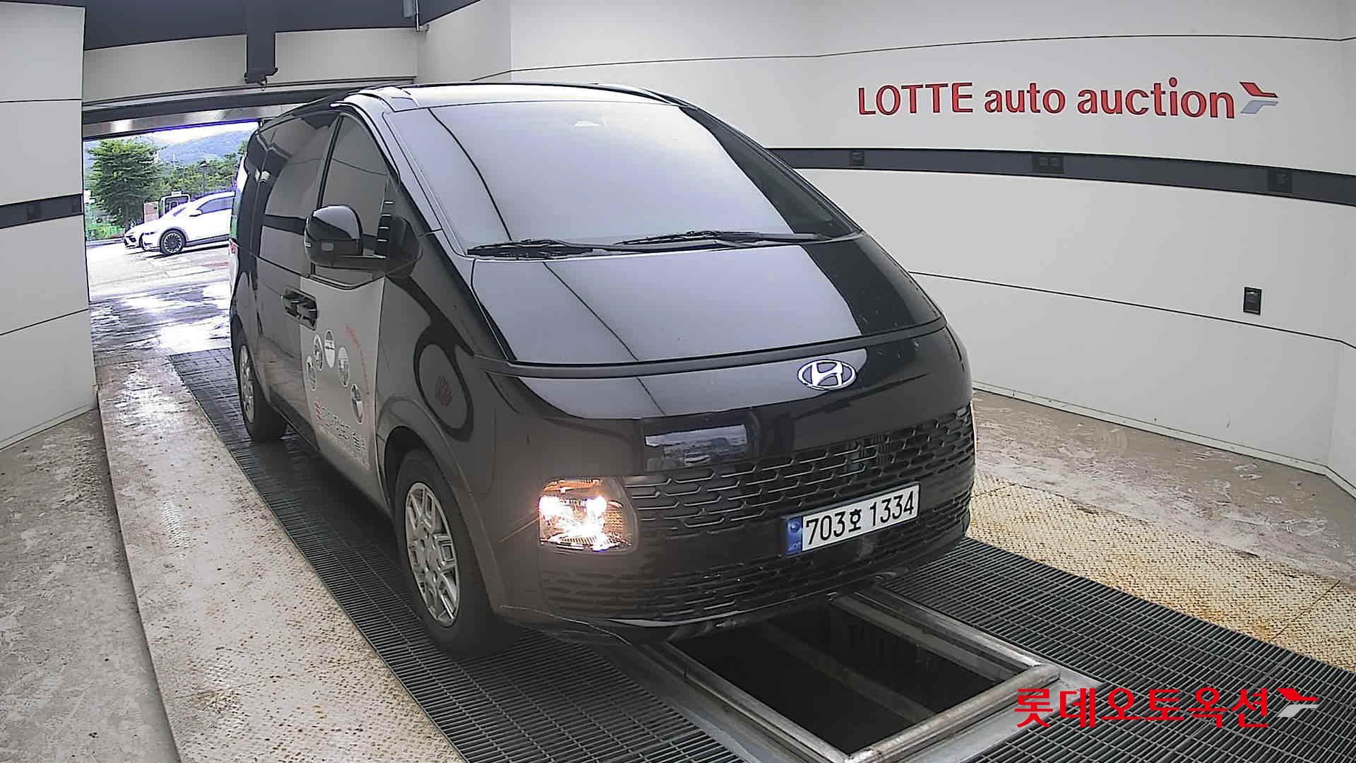 2023 - hyundai staria