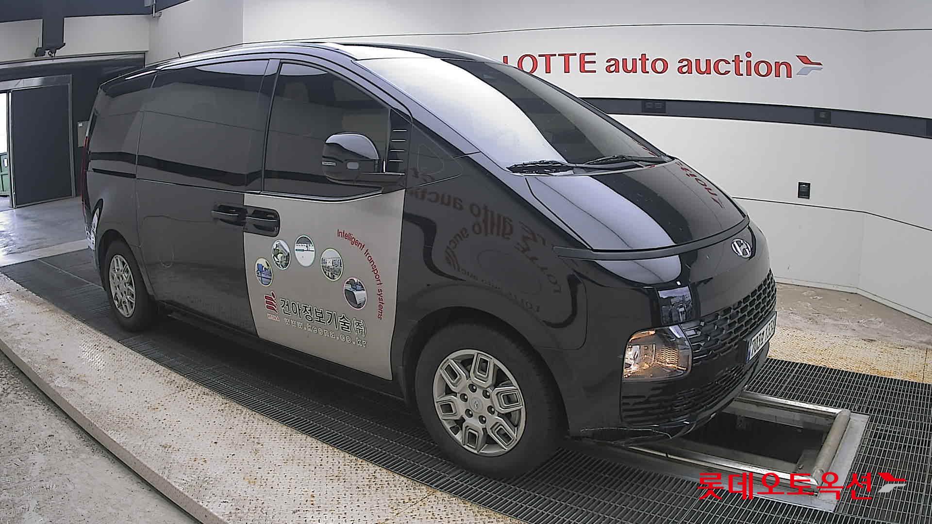 2023 - hyundai staria