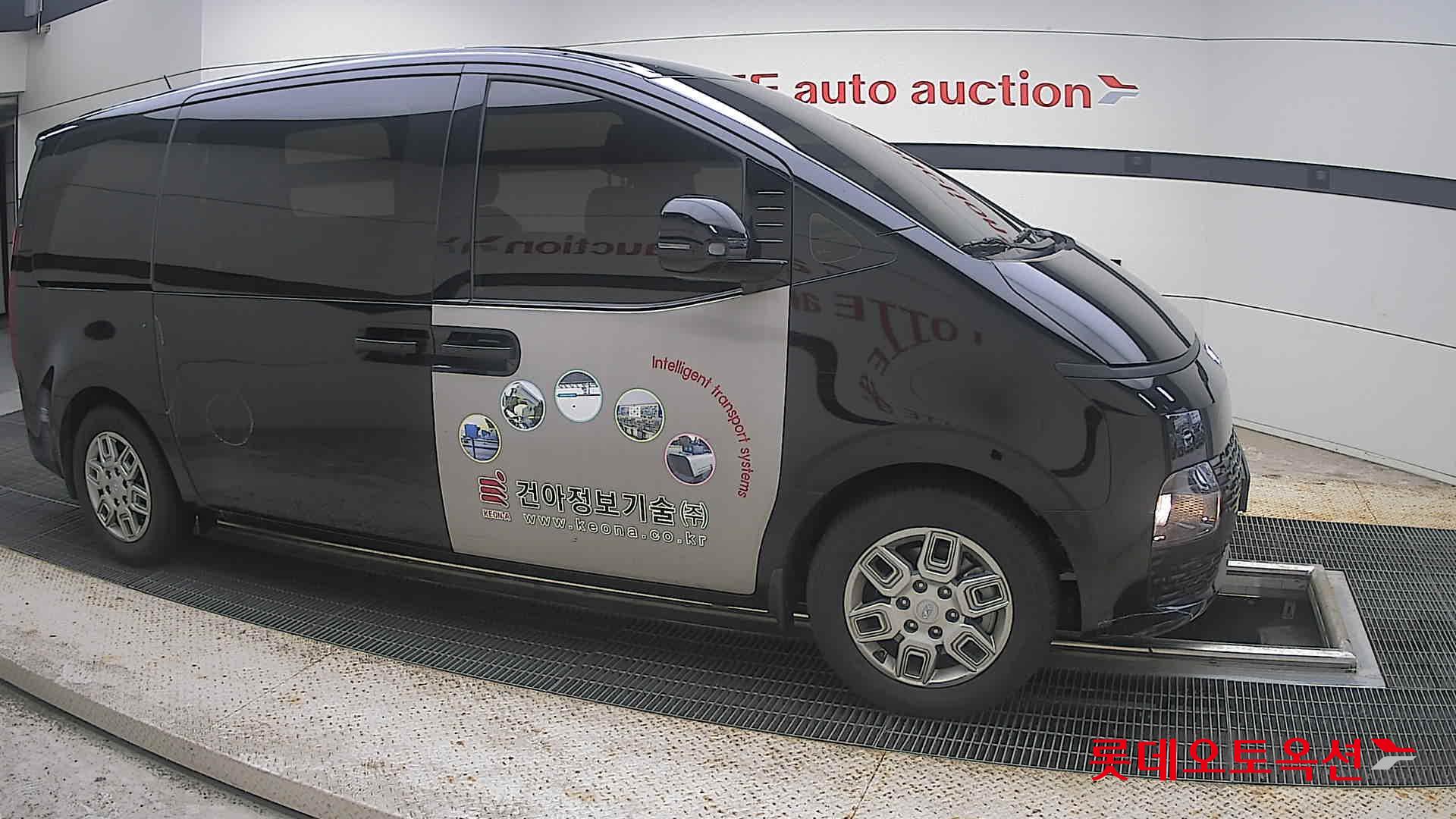 2023 - hyundai staria