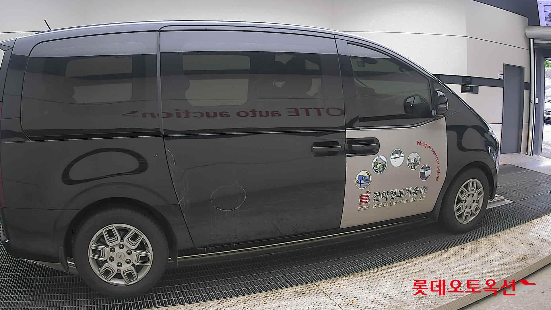 2023 - hyundai staria