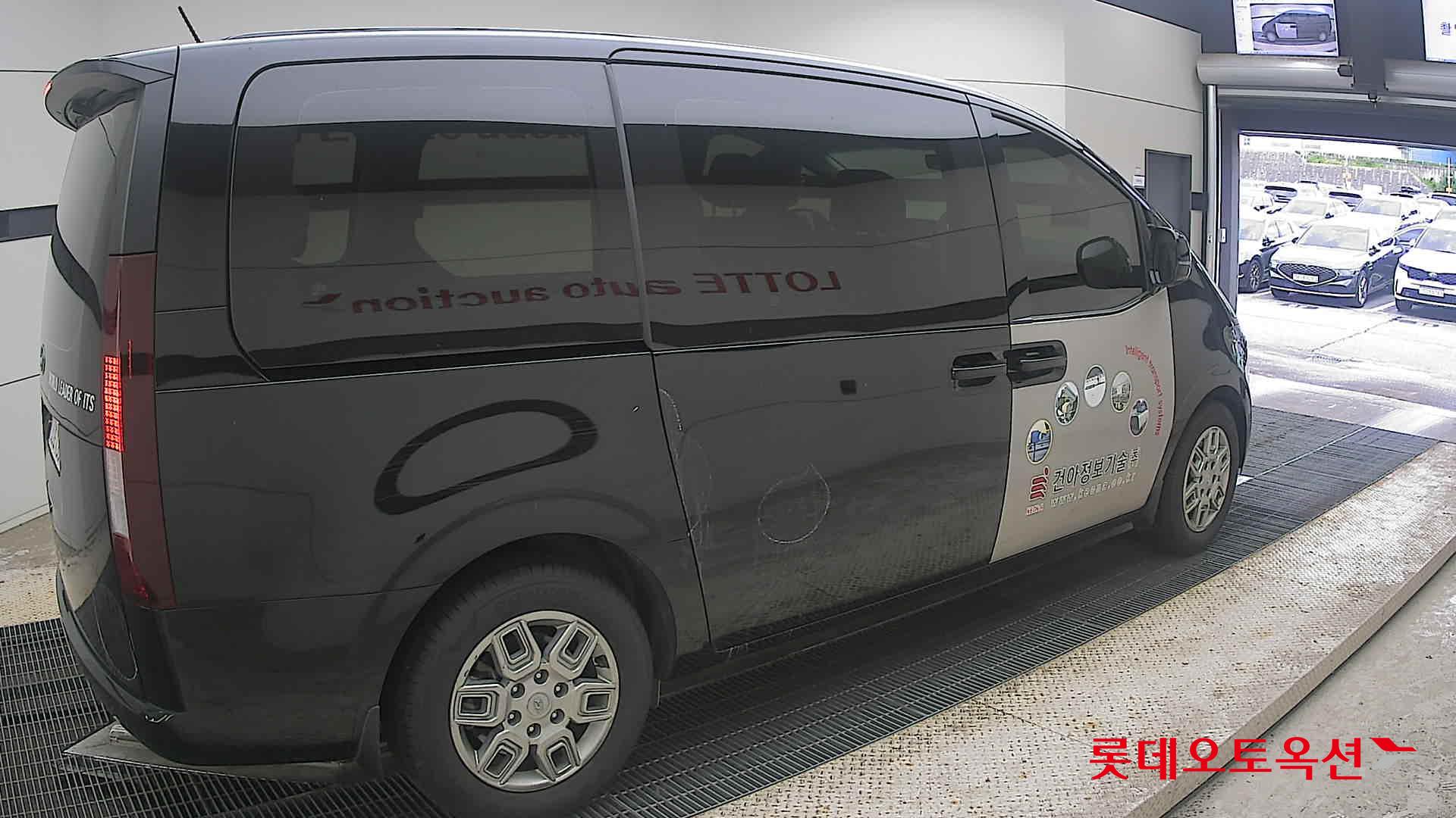 2023 - hyundai staria