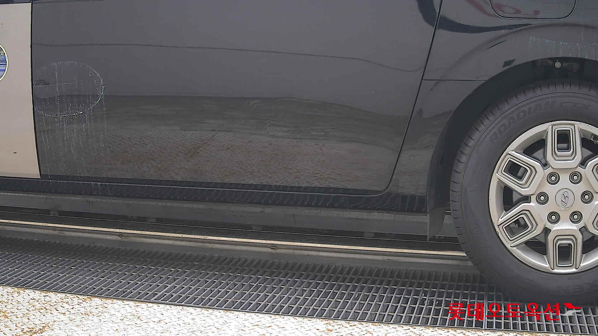 2023 - hyundai staria
