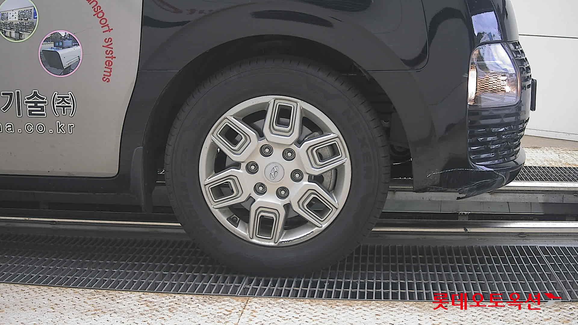 2023 - hyundai staria