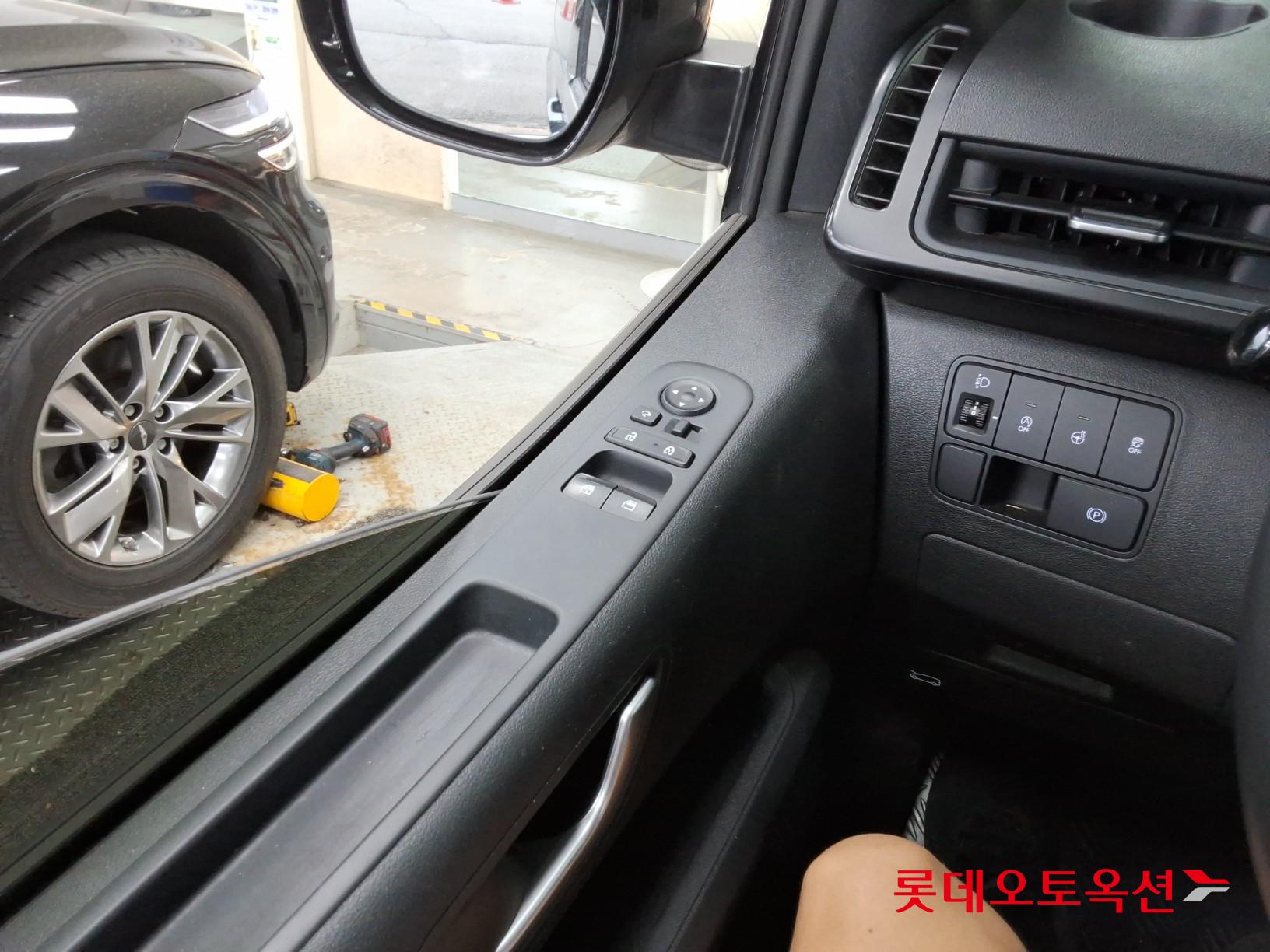 2023 - hyundai staria