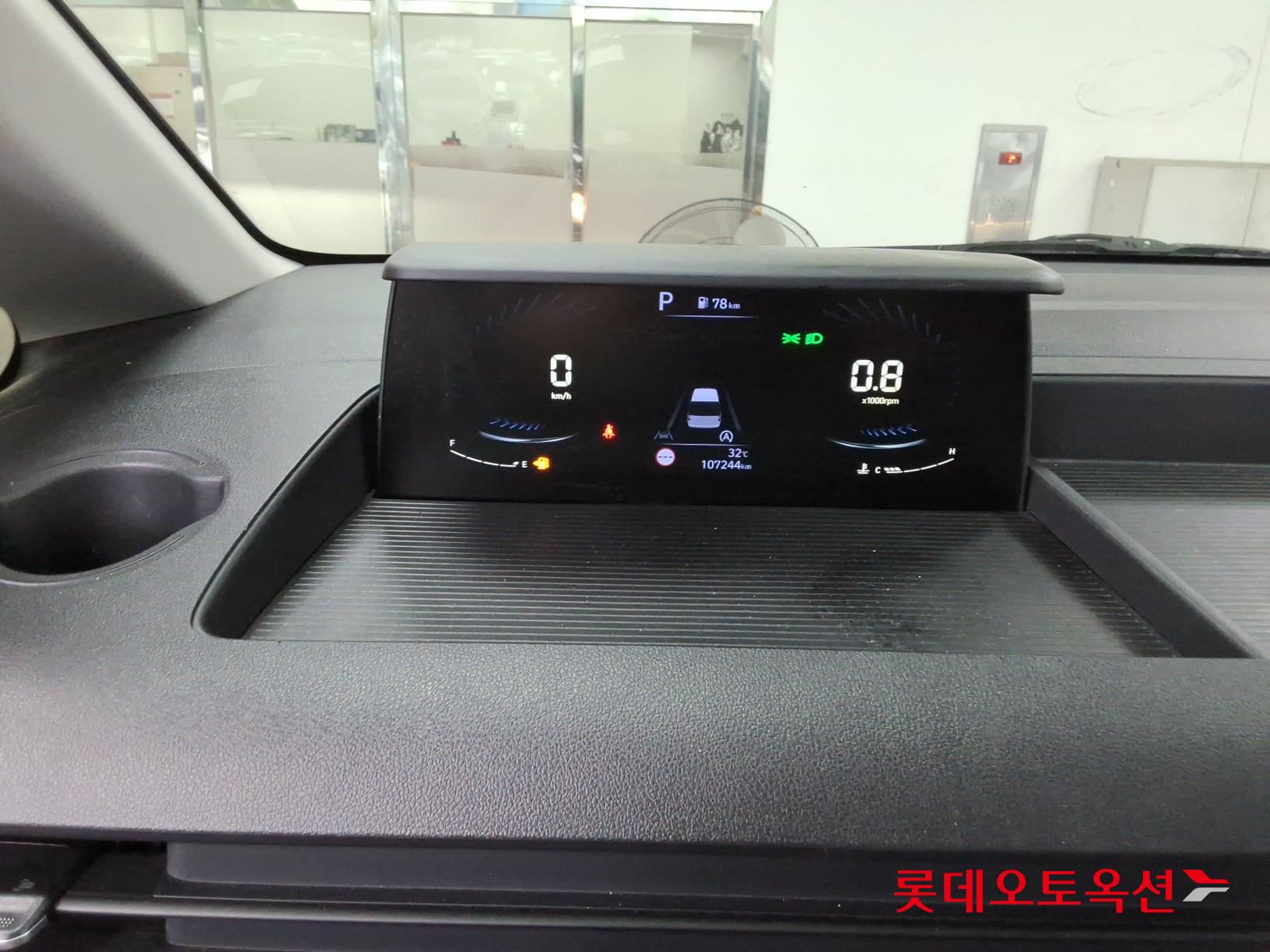 2023 - hyundai staria