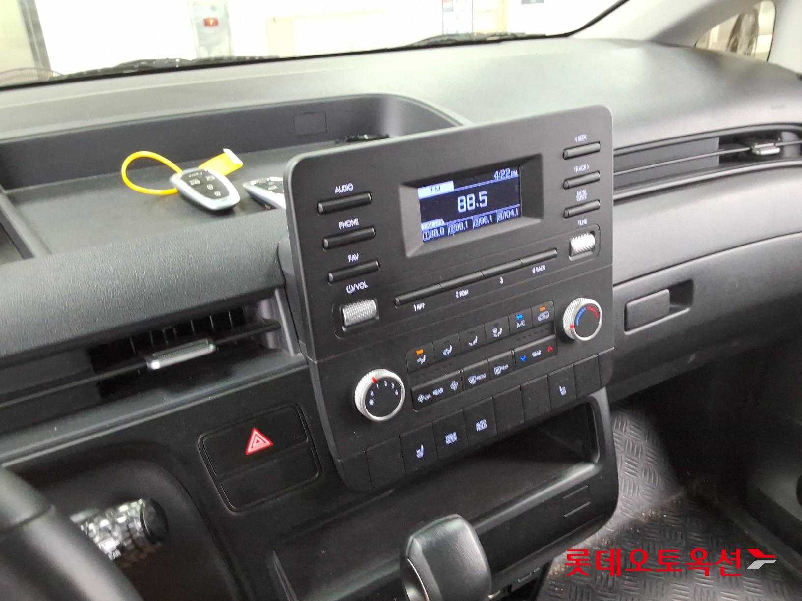 2023 - hyundai staria