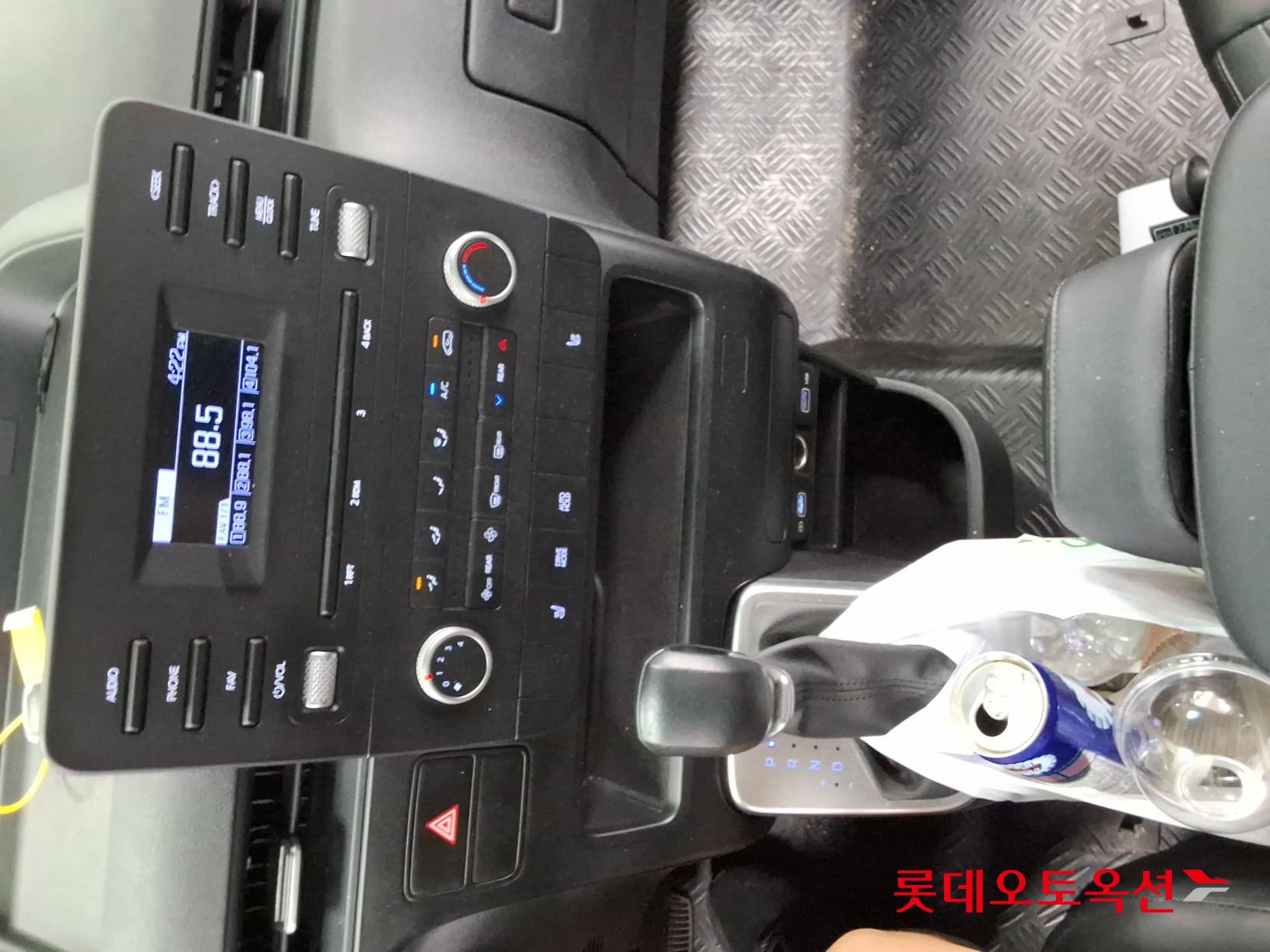 2023 - hyundai staria