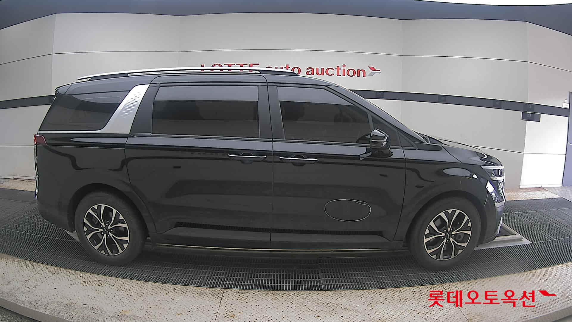 2023 - kia carnival