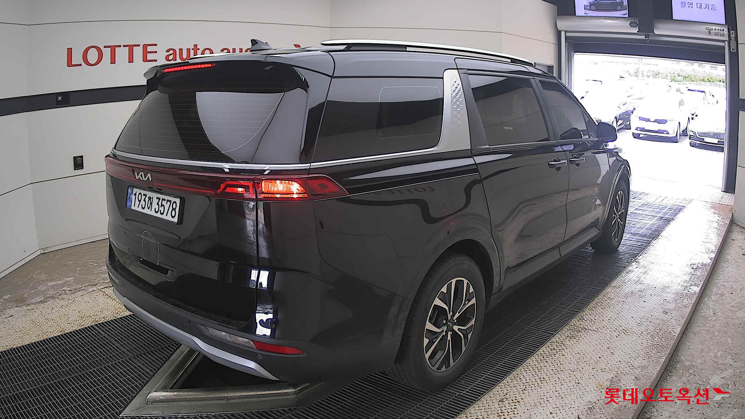 2023 - kia carnival
