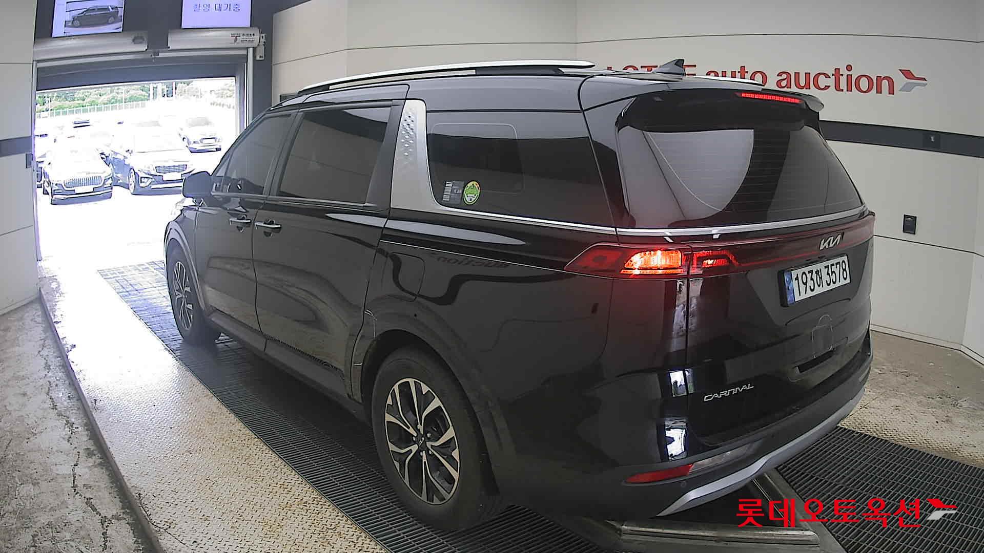 2023 - kia carnival