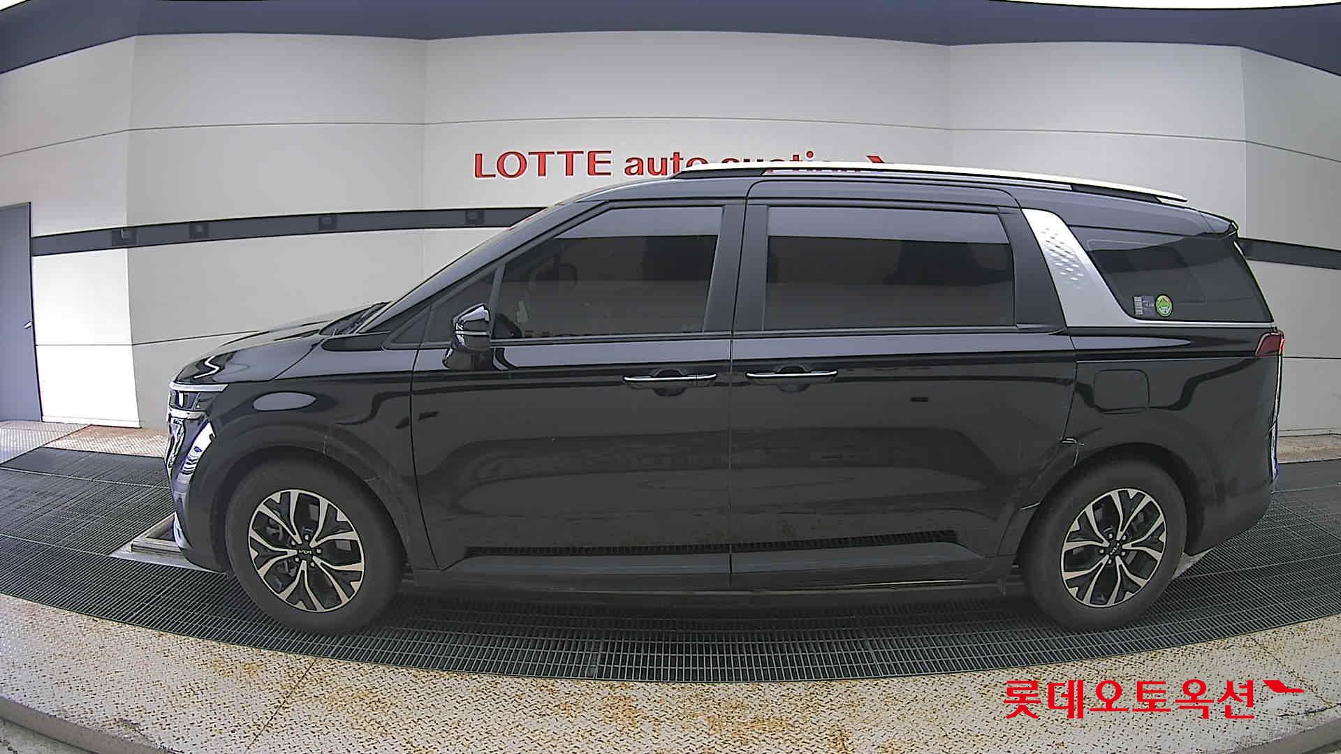 2023 - kia carnival