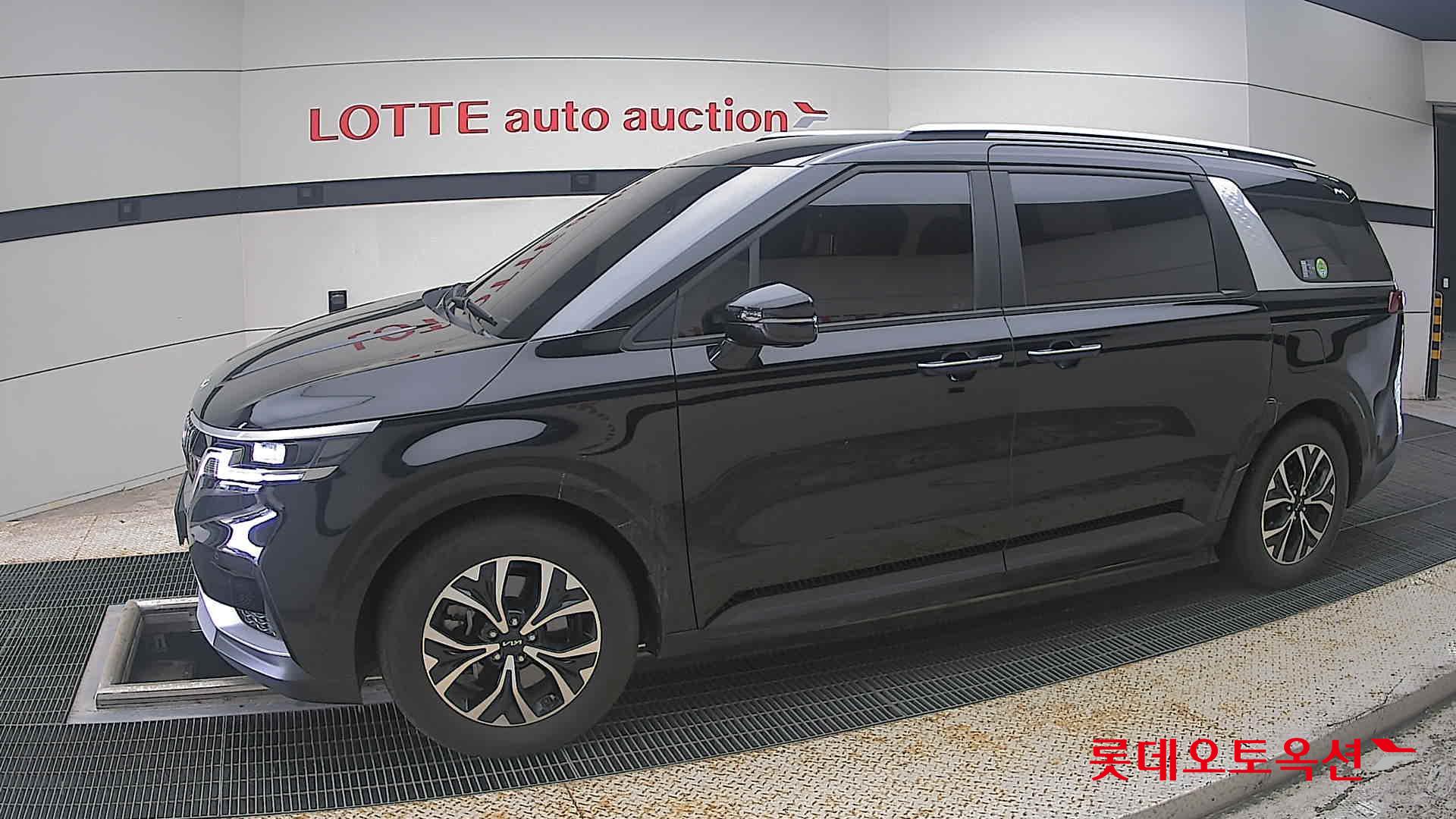 2023 - kia carnival