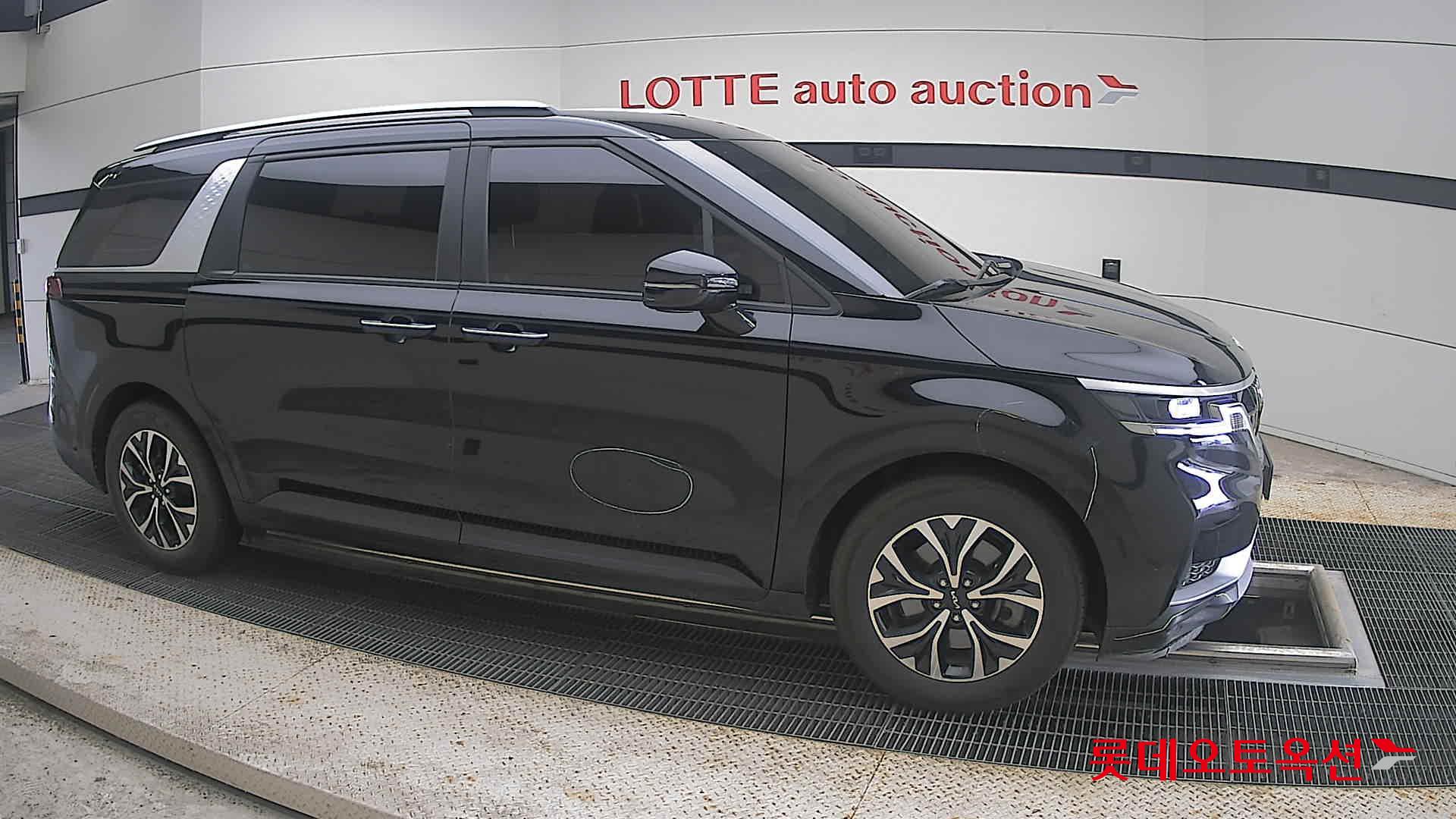 2023 - kia carnival