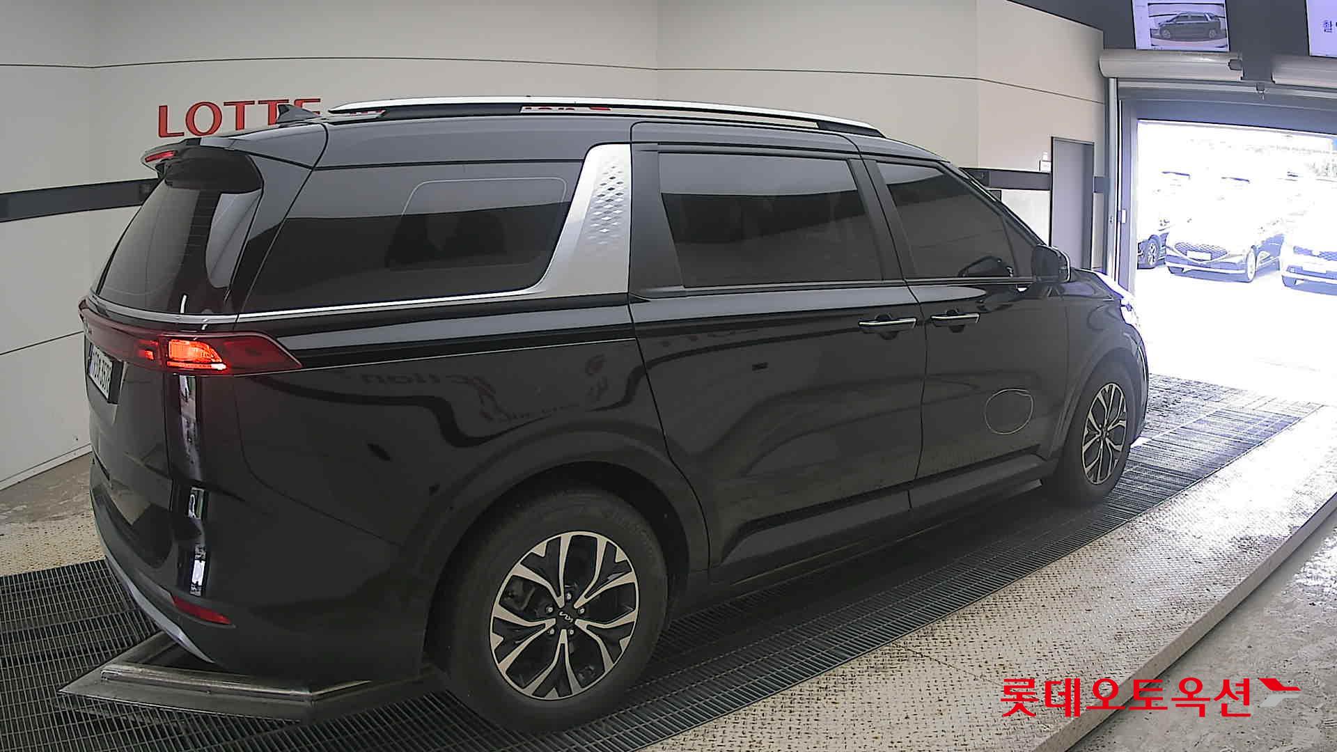 2023 - kia carnival