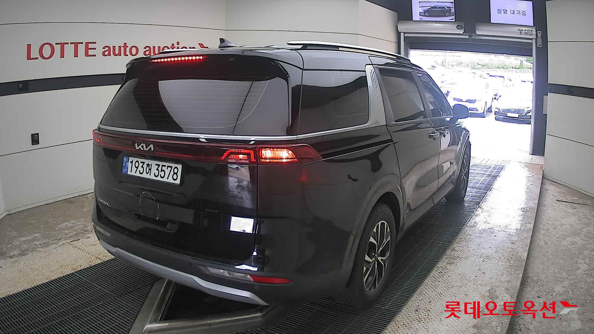 2023 - kia carnival