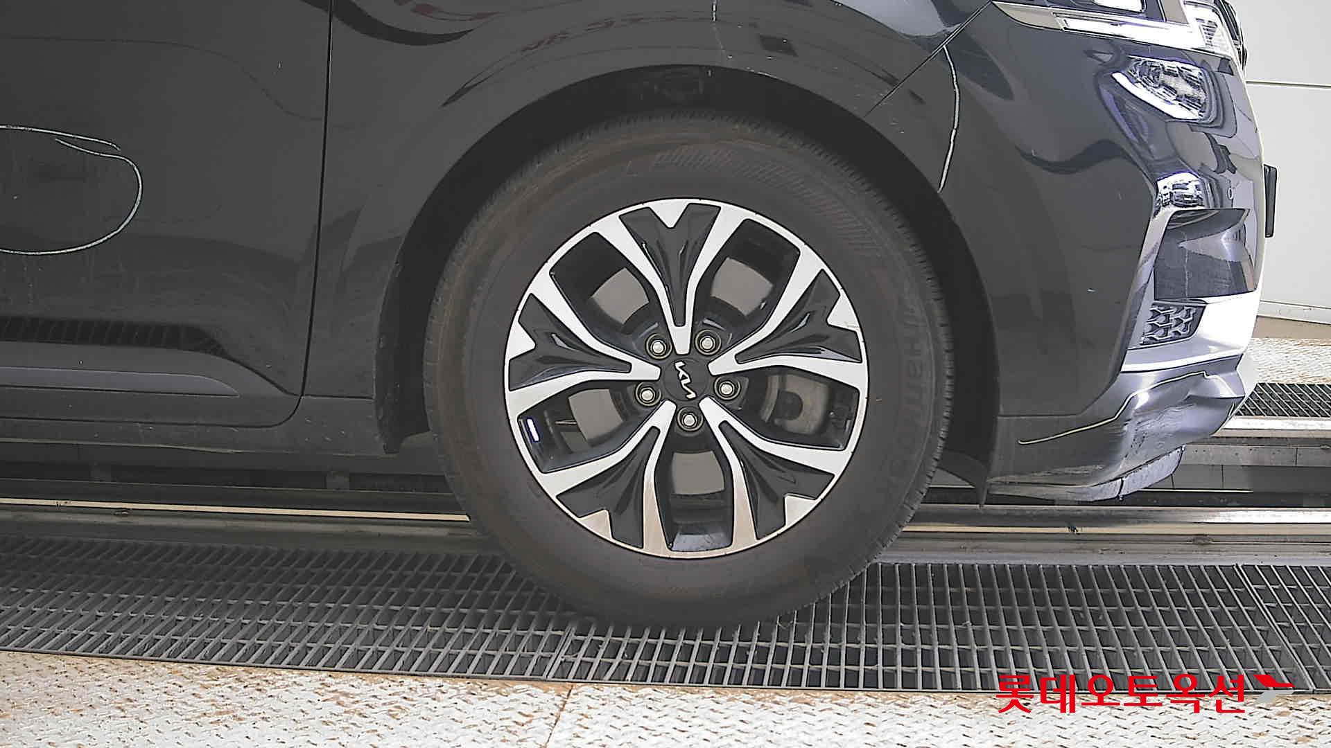 2023 - kia carnival