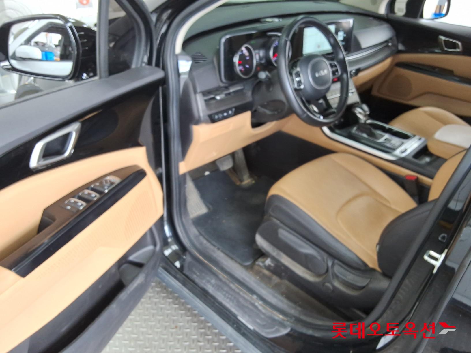 2023 - kia carnival