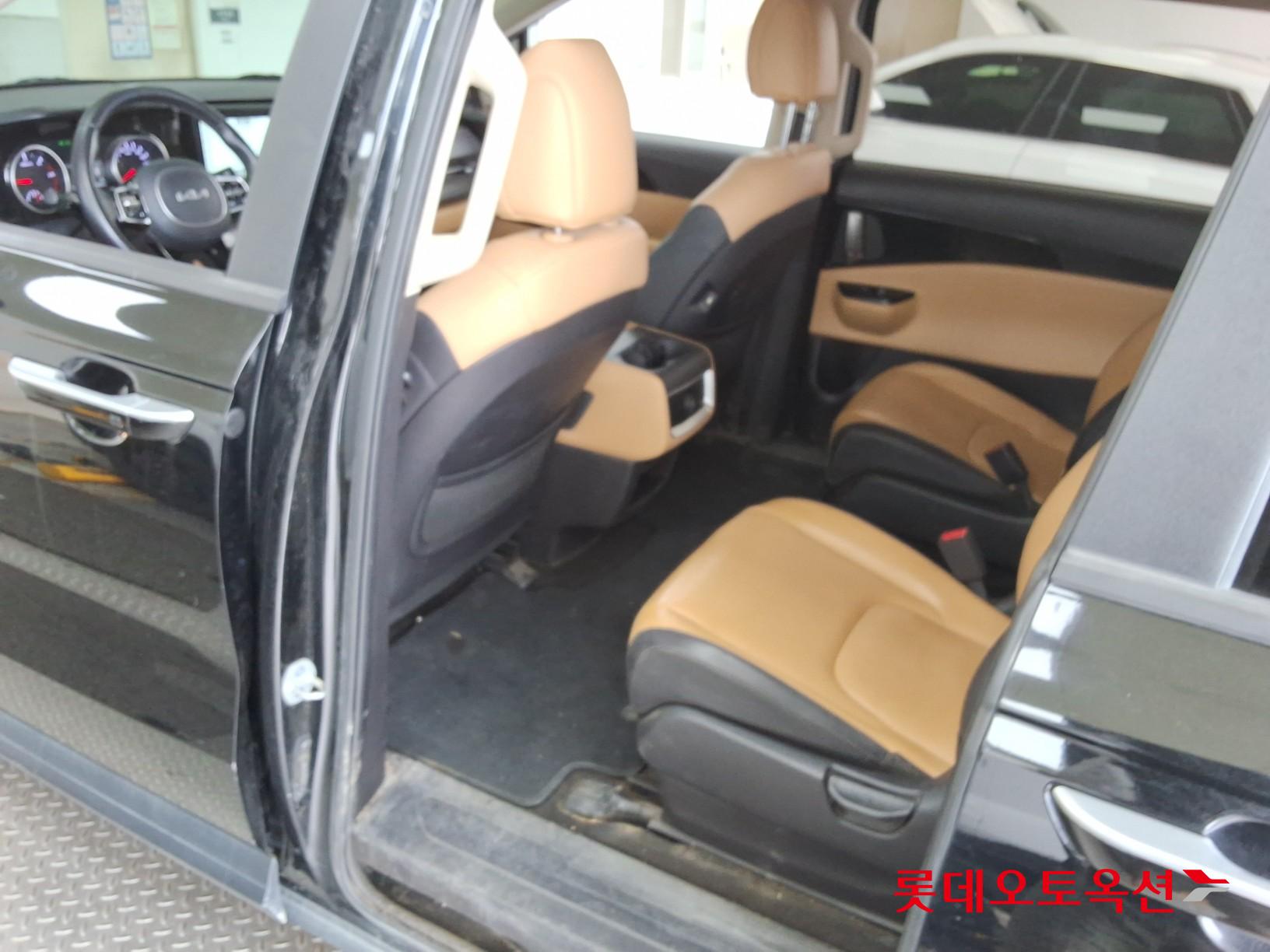2023 - kia carnival