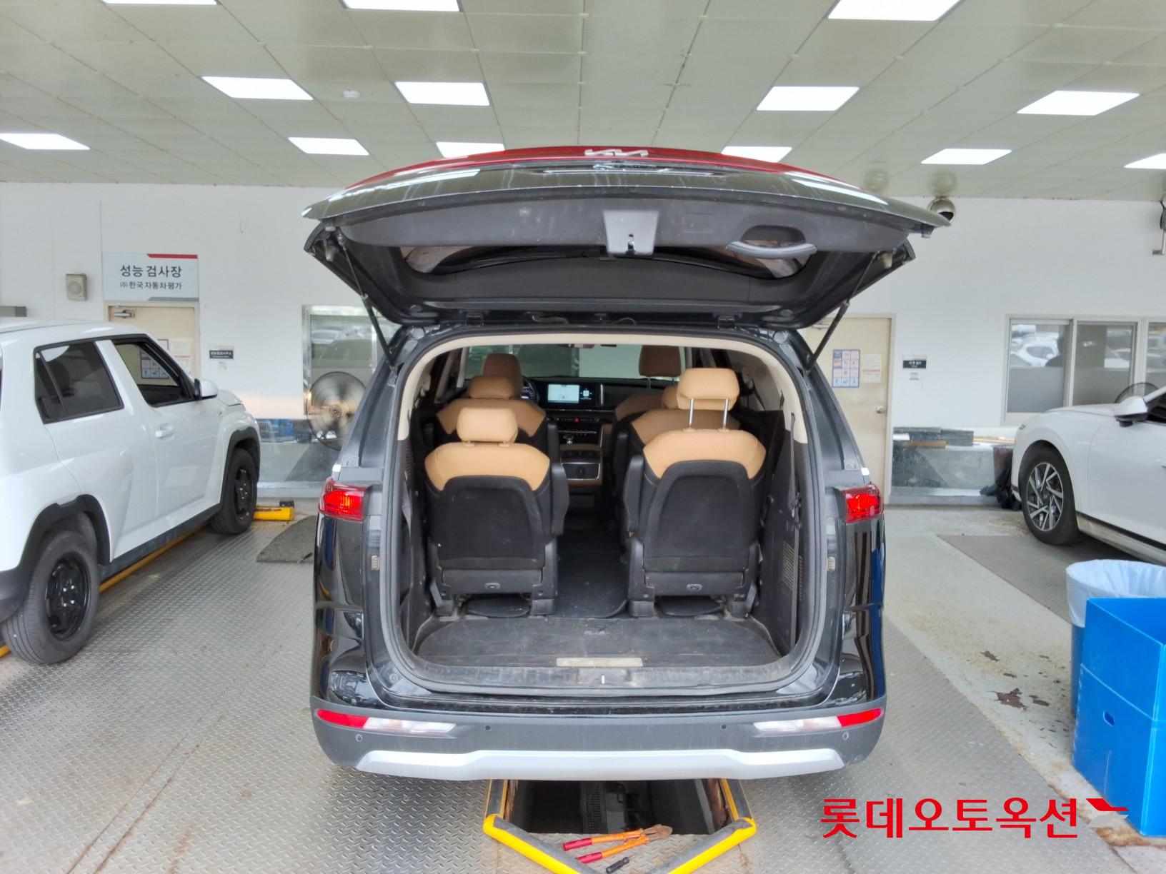2023 - kia carnival
