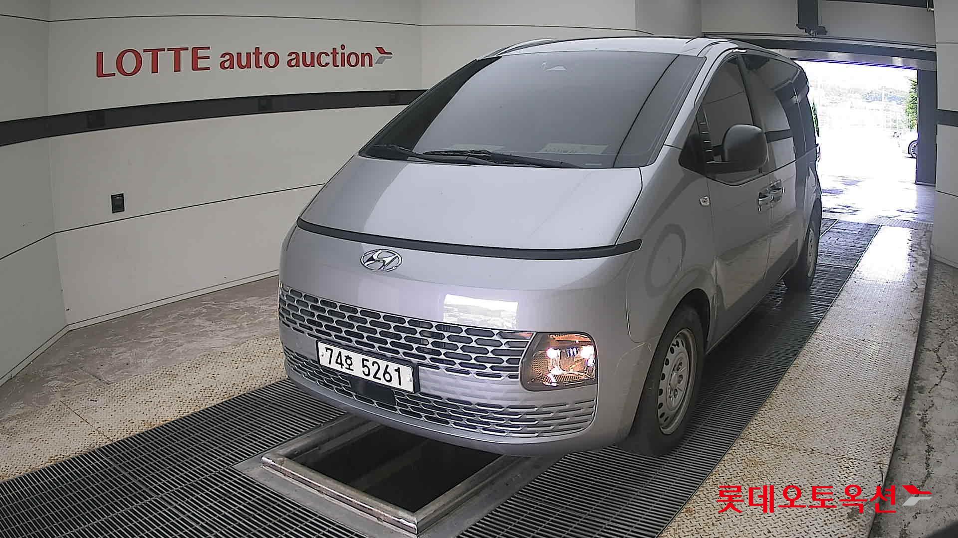 2022 - hyundai staria