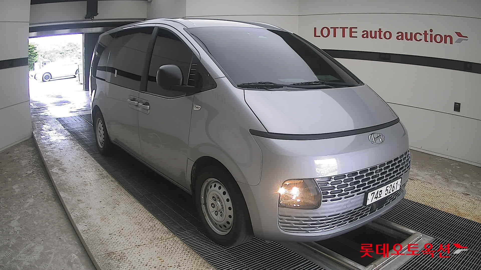 2022 - hyundai staria