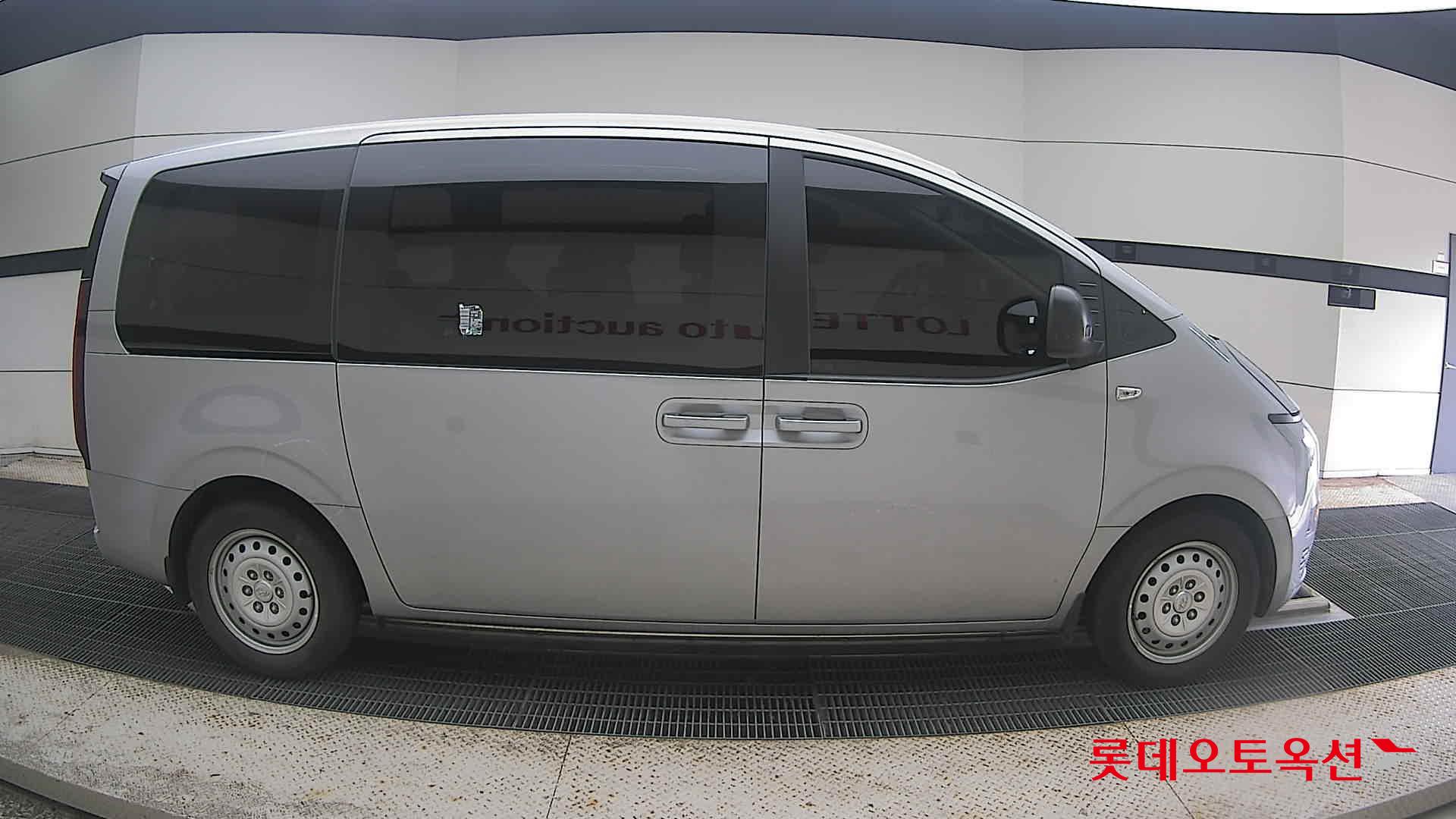 2022 - hyundai staria