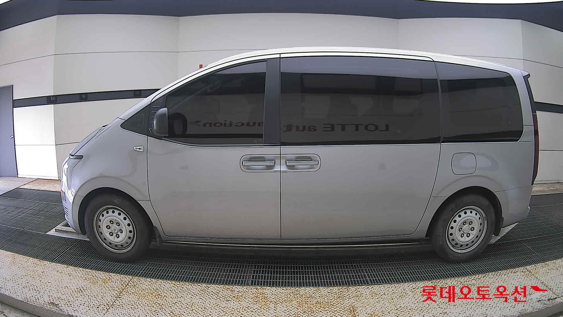 2022 - hyundai staria