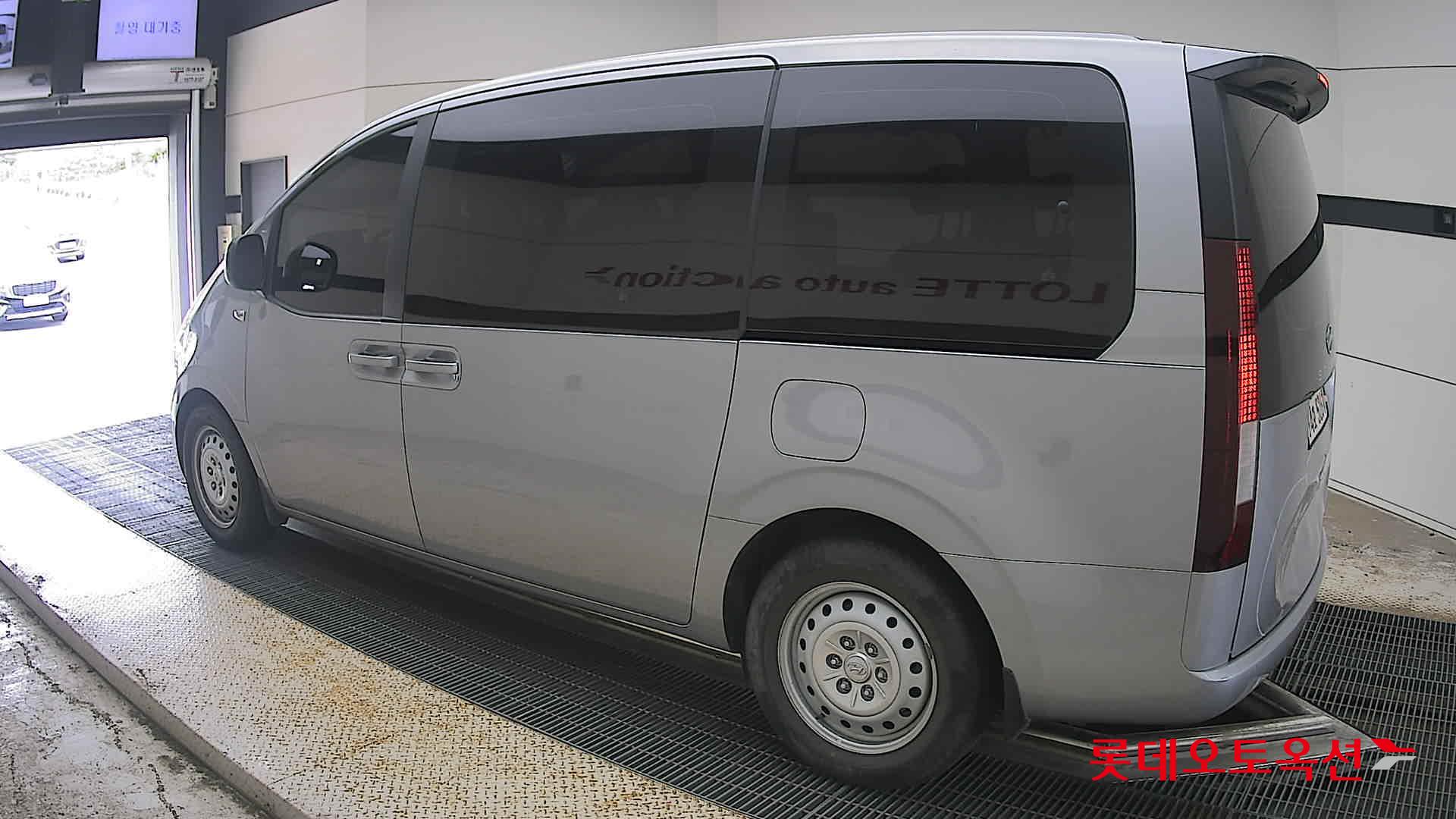 2022 - hyundai staria