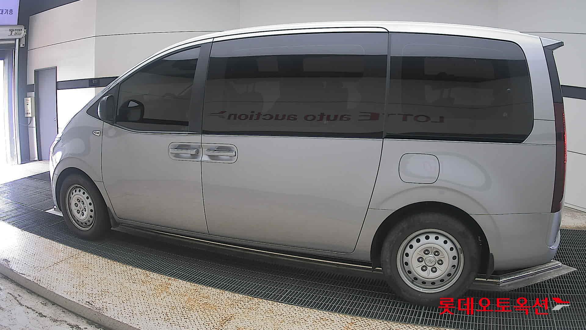 2022 - hyundai staria