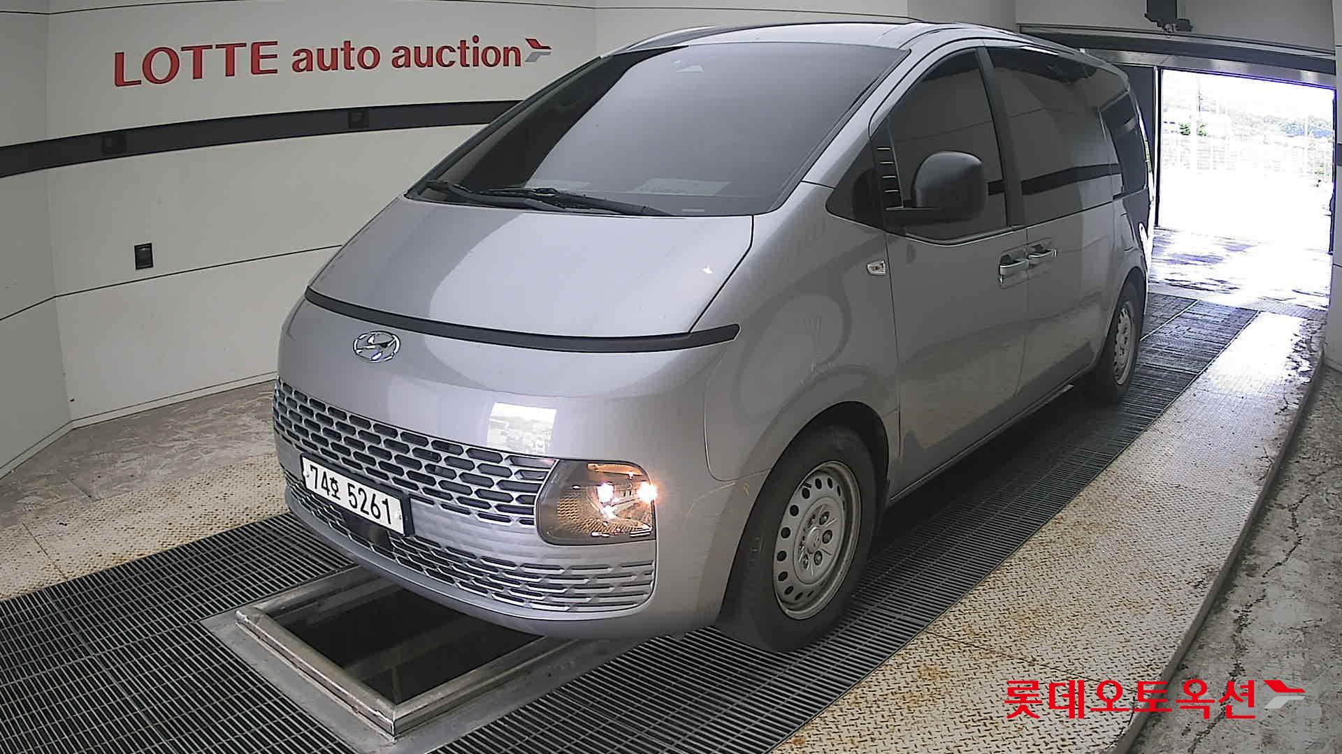 2022 - hyundai staria