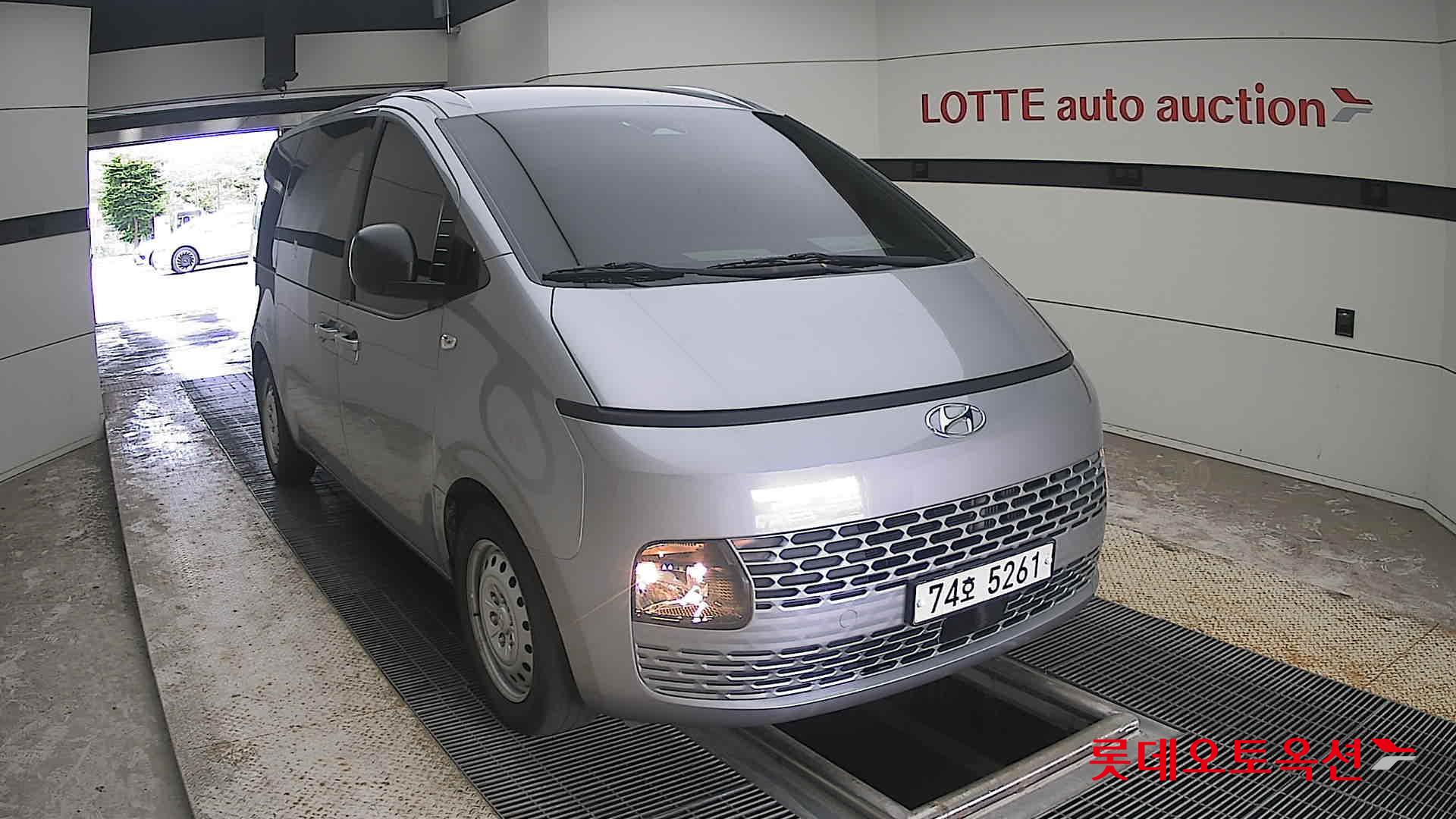2022 - hyundai staria
